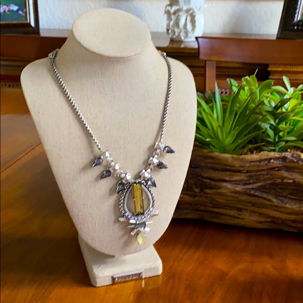 Stella and dot silver pendant necklace